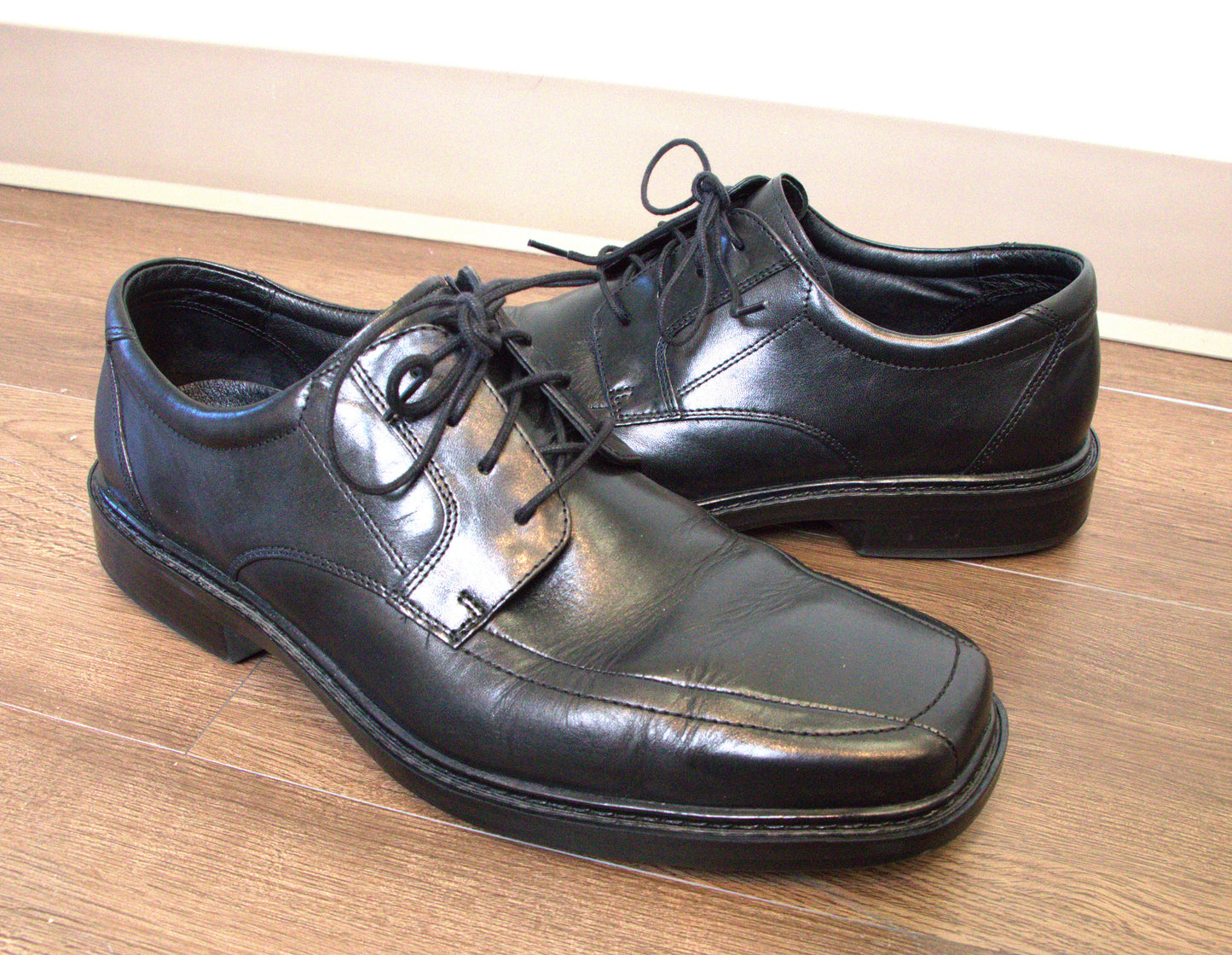 Shoe Size 10.5 Bostonian Black Leather Solid Dress Shoes